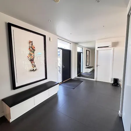 Βίλα With Pool In Luxury And Calm Street *