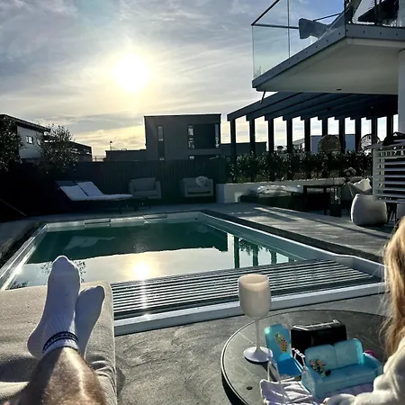 Βίλα With Pool In Luxury And Calm Street Κρίστιανσαντ